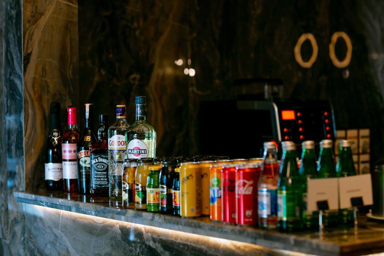 Hotel Intercontinental Baku By Ihg Exterior foto A selection of non-alcoholic drinks