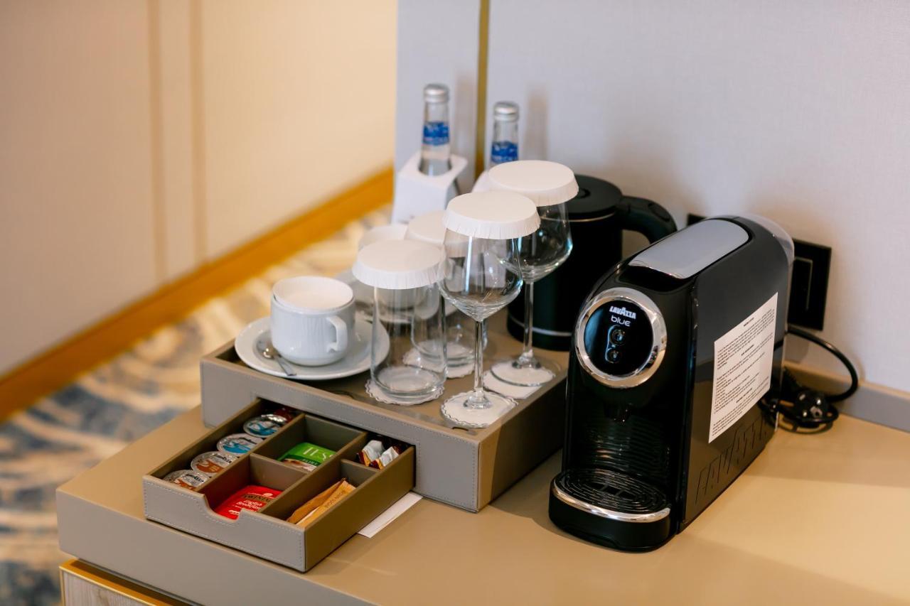 Hotel Intercontinental Baku By Ihg Exterior foto A Nespresso coffee machine in a hotel room